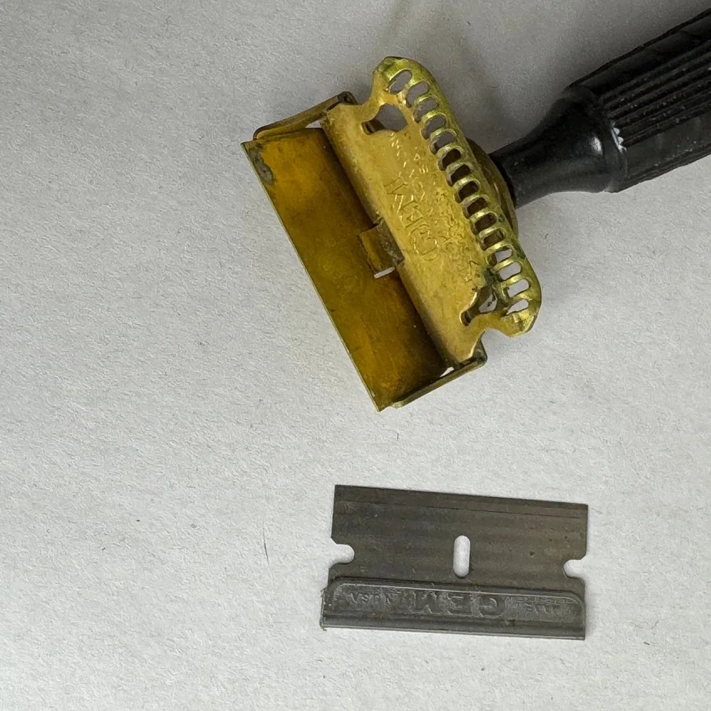 Vintage GEM Junior Single Edge Safety Razor Gold Tone Black Bakelite Handle USA